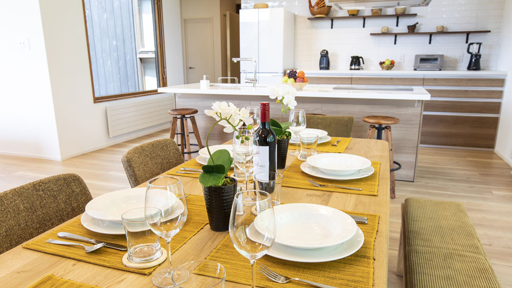 Birchwood - Kitchen and dining area preview